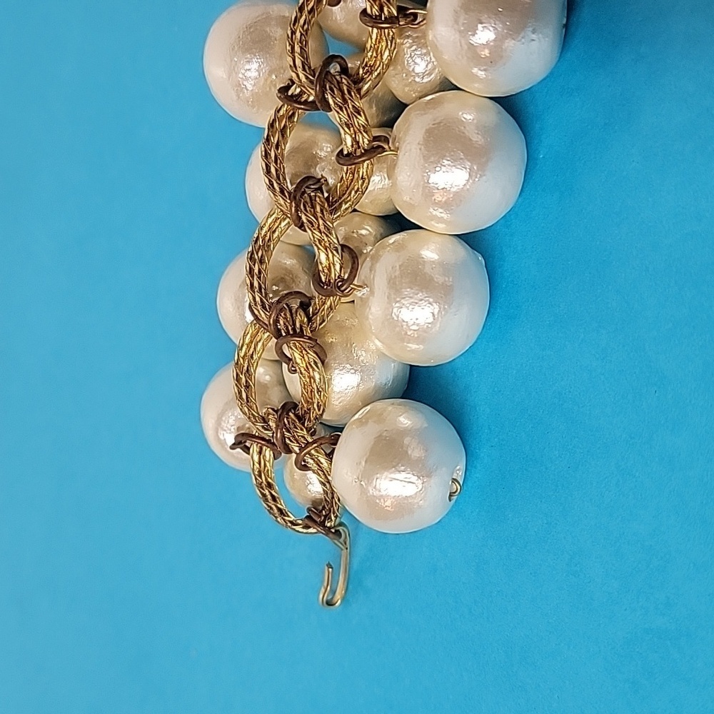 Pearl Like Gold Tone Link Bracelet and Matching Faux Earrings - Picture 5 of 13